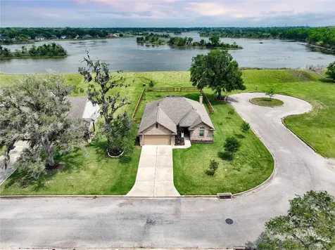 461 Twin Lakes Boulevard W West Columbia TX 77486