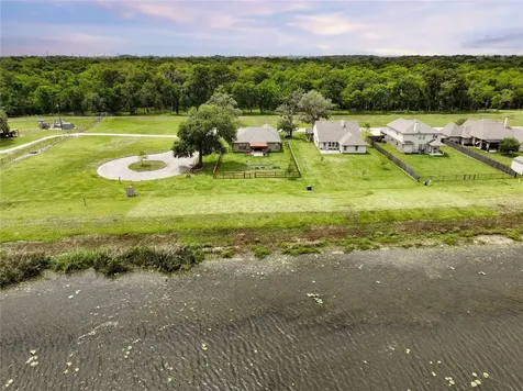 461 Twin Lakes Boulevard W West Columbia TX 77486