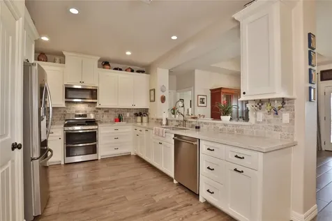 461 Twin Lakes Boulevard W West Columbia TX 77486