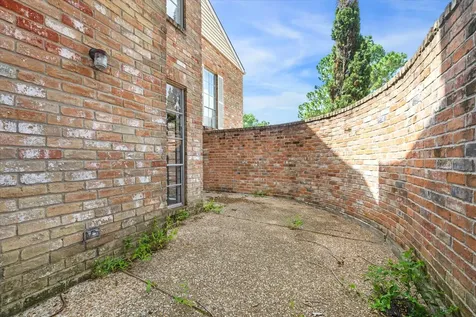 5815 Lynbrook Drive 103 Houston TX 77057