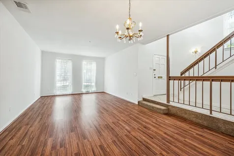 5815 Lynbrook Drive 103 Houston TX 77057