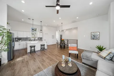 306 W Donovan Street Houston TX 77091