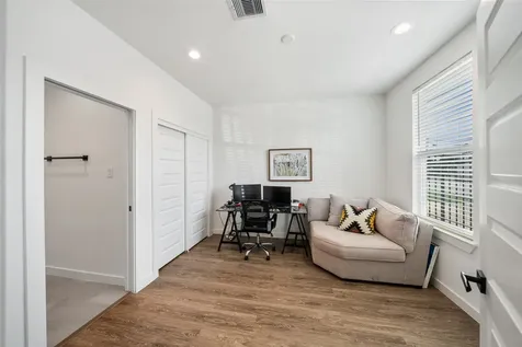 306 W Donovan Street Houston TX 77091