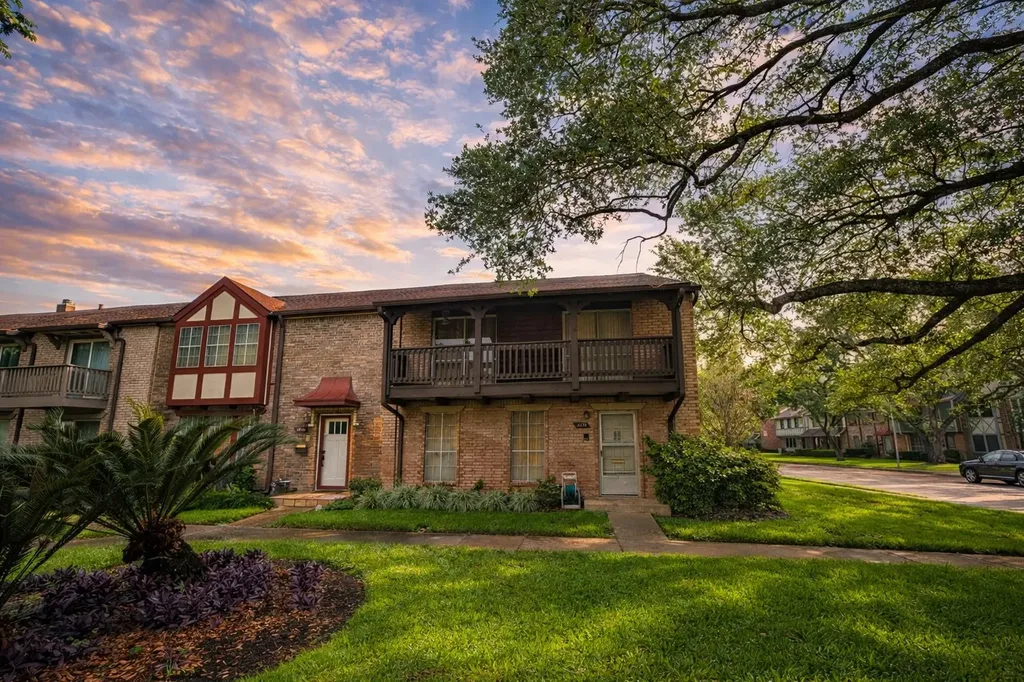 2231 Triway Lane 266 Houston TX 77043