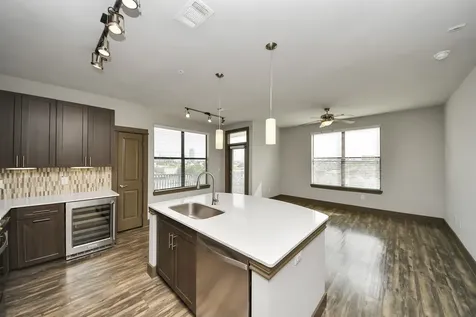 5454 Washington St Avenue 3608 Houston TX 77007