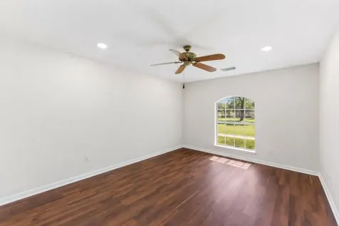 7825 Hughes Ranch Road Pearland TX 77581