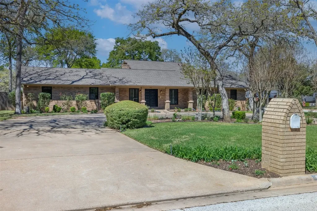 800 Copperas Drive Caldwell TX 77836