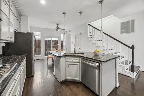 1616 Sandman Street Houston TX 77007