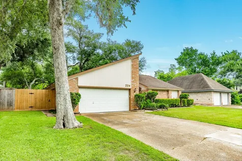 224 Banyan Street Lake Jackson TX 77566