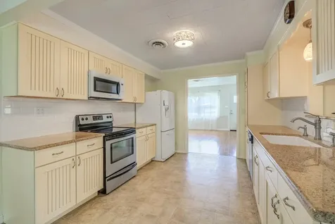 211 Magnolia Street Lake Jackson TX 77566