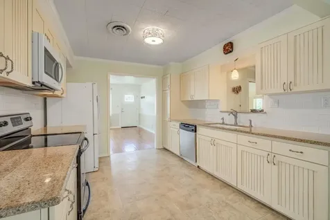 211 Magnolia Street Lake Jackson TX 77566