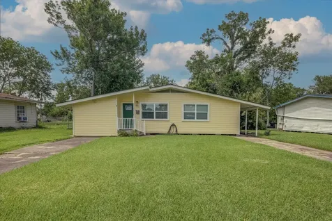 211 Magnolia Street Lake Jackson TX 77566