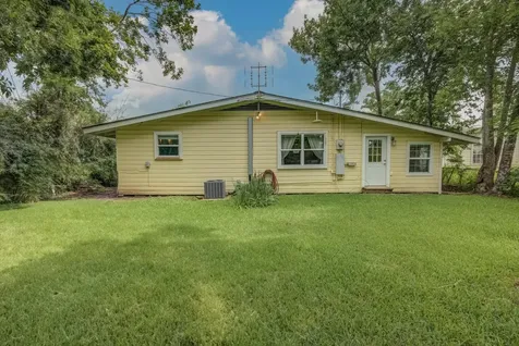 211 Magnolia Street Lake Jackson TX 77566