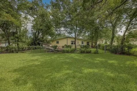 211 Magnolia Street Lake Jackson TX 77566