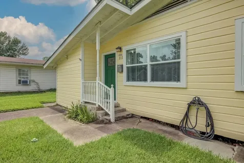 211 Magnolia Street Lake Jackson TX 77566