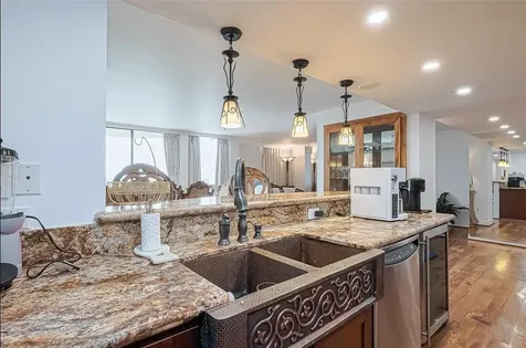 3525 Sage Road 1517 Houston TX 77056