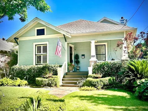209 E Woodland Street Houston TX 77009