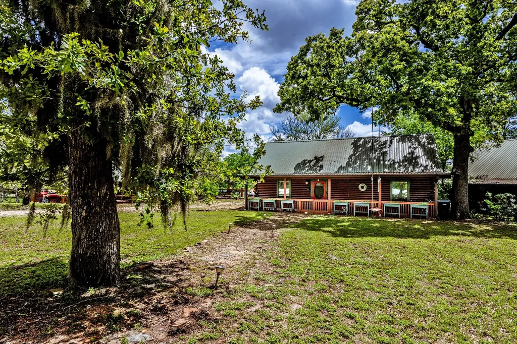 23 Hunters Creek Drive Huntsville TX 77340