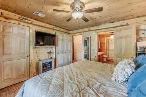 23 Hunters Creek Drive Huntsville TX 77340