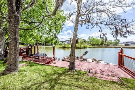 23 Hunters Creek Drive Huntsville TX 77340