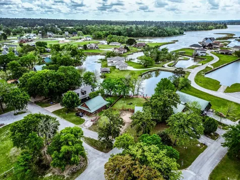 23 Hunters Creek Drive Huntsville TX 77340