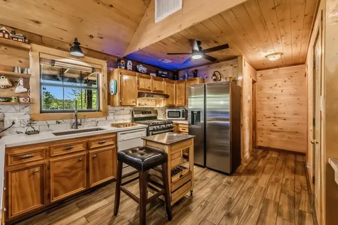 23 Hunters Creek Drive Huntsville TX 77340