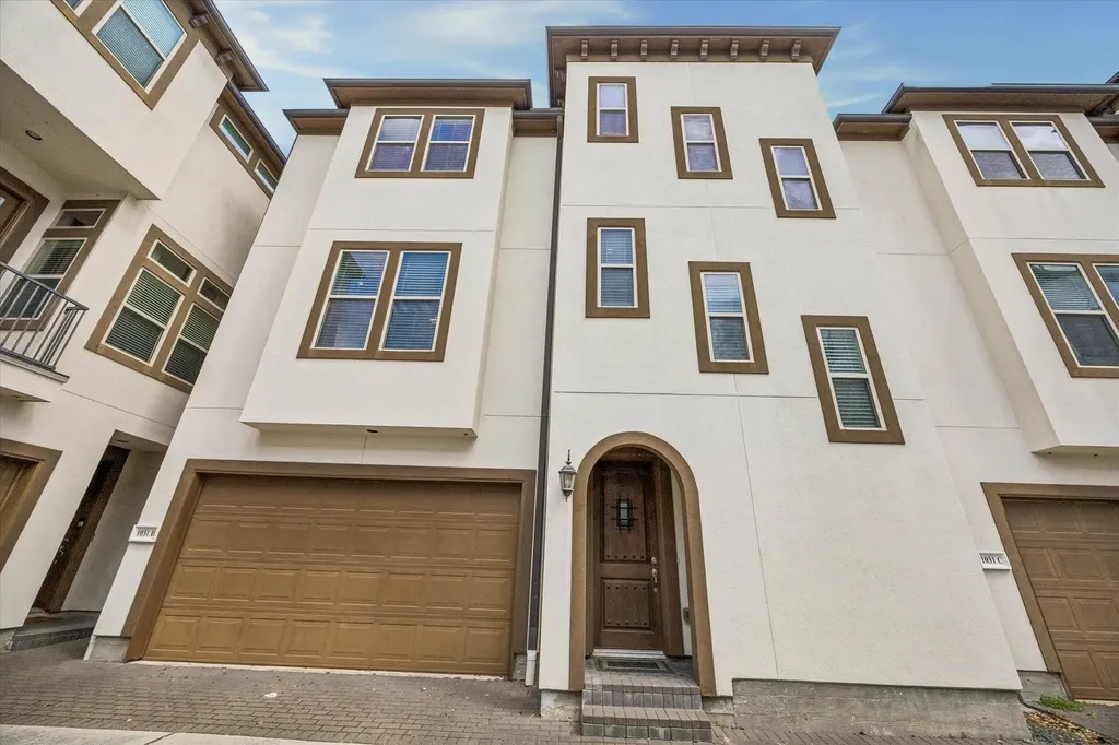 1031 W 21st Street B Houston TX 77008