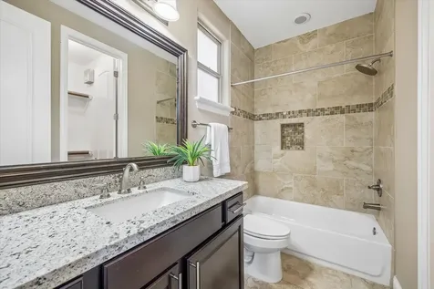 1031 W 21st Street B Houston TX 77008