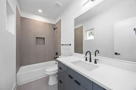 6735 Peerless Street C Houston TX 77021