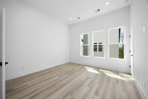 6735 Peerless Street C Houston TX 77021