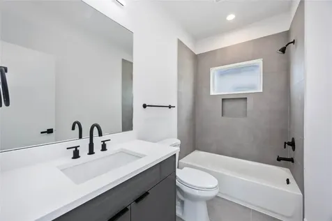6735 Peerless Street C Houston TX 77021