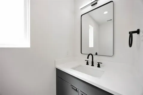 6735 Peerless Street C Houston TX 77021