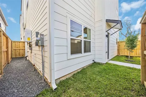 6735 Peerless Street C Houston TX 77021
