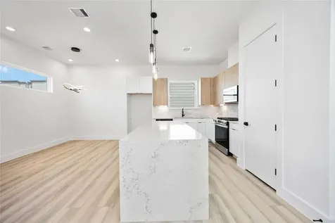 6735 Peerless Street C Houston TX 77021