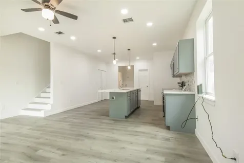 2305 Sakowitz Street B Houston TX 77020