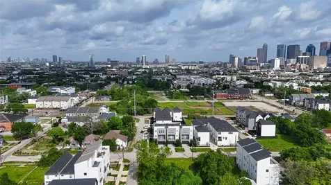 2714 Nagle Street Houston TX 77004
