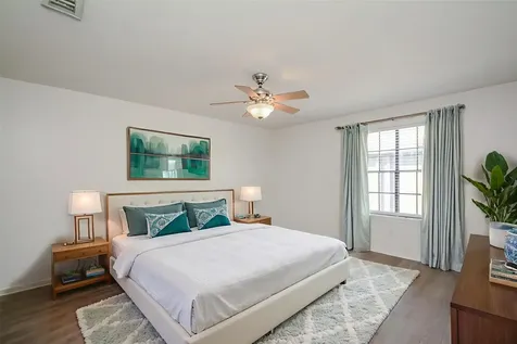 9850 Pagewood Lane 1806 Houston TX 77042