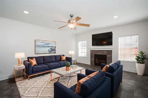 9850 Pagewood Lane 1806 Houston TX 77042