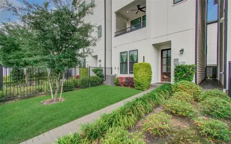 2818 Grand Fountains Drive B Houston TX 77054