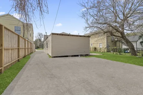 2817 Winbern Street Houston TX 77004