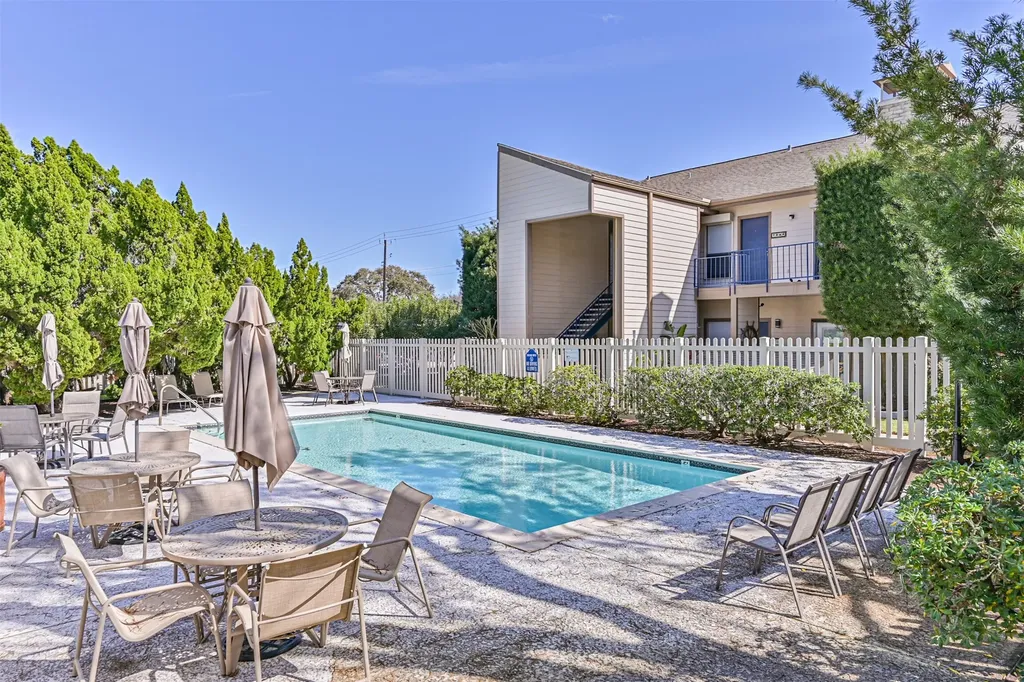 7060 N Holiday Drive Galveston TX 77550