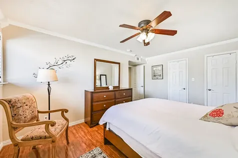 7060 N Holiday Drive Galveston TX 77550
