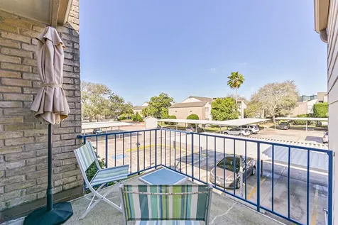 7060 N Holiday Drive Galveston TX 77550