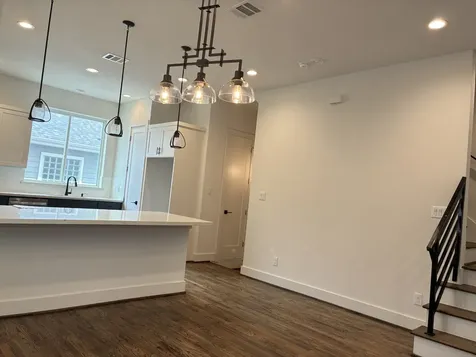1535 W 24th Street B Houston TX 77008