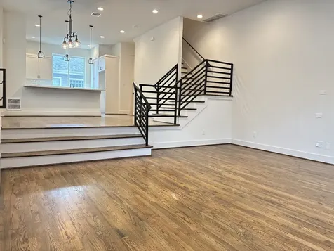 1535 W 24th Street B Houston TX 77008
