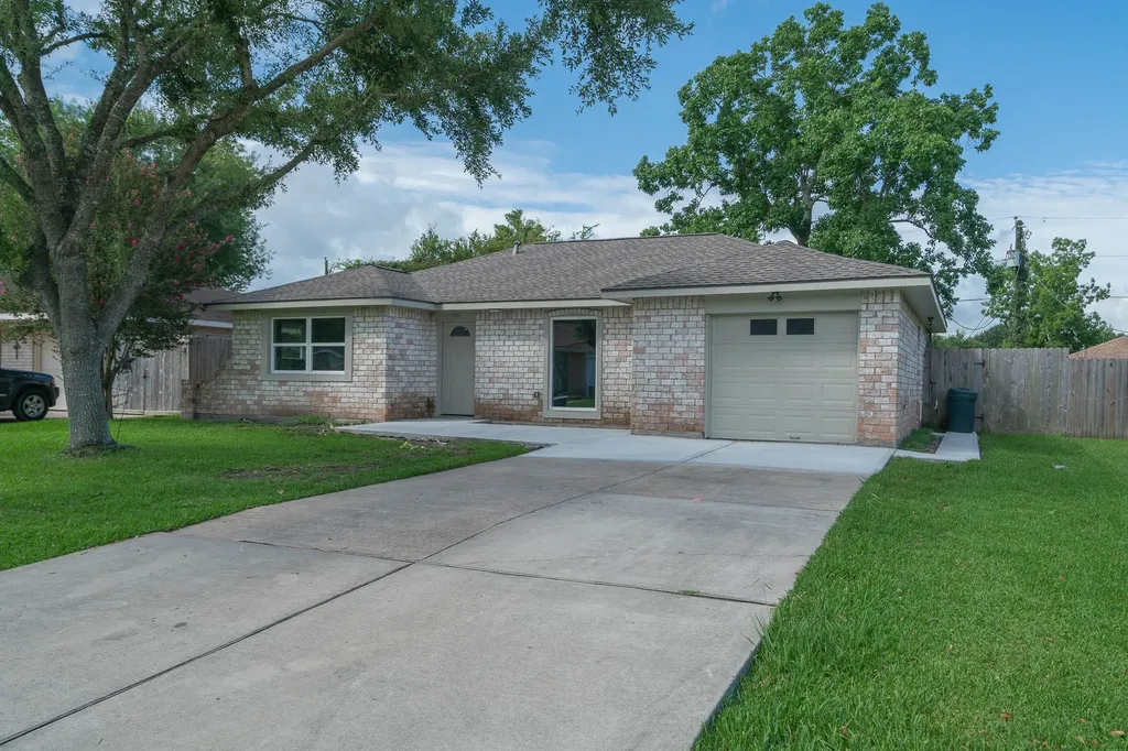 408 Bellmar Lane Friendswood TX 77546