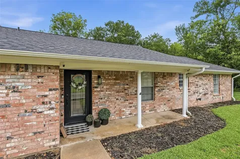 906 Standley Road Madisonville TX 77864