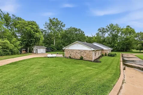 906 Standley Road Madisonville TX 77864