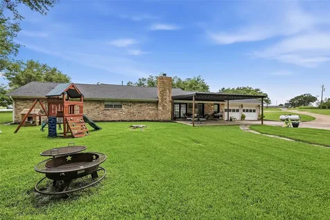 906 Standley Road Madisonville TX 77864