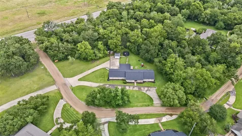 906 Standley Road Madisonville TX 77864